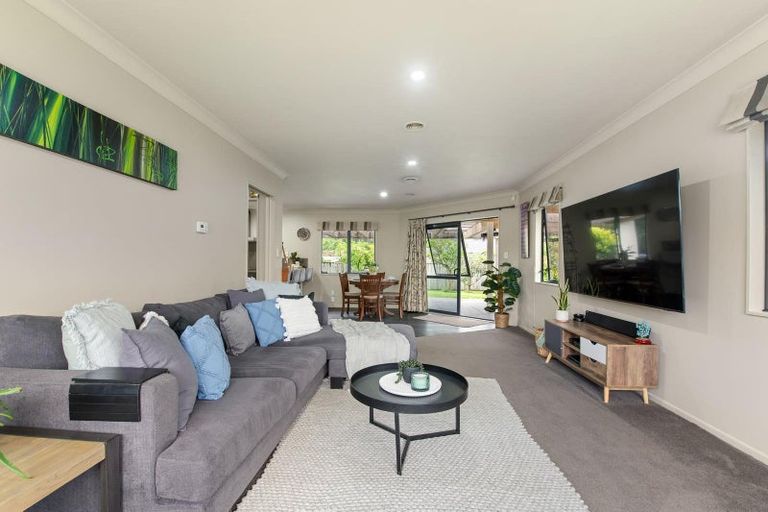 Photo of property in 6 Caulfield Place, Pukehangi, Rotorua, 3015
