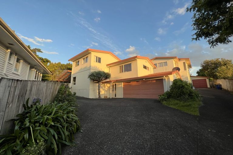 Photo of property in 2/50 Bond Crescent, Forrest Hill, Auckland, 0620