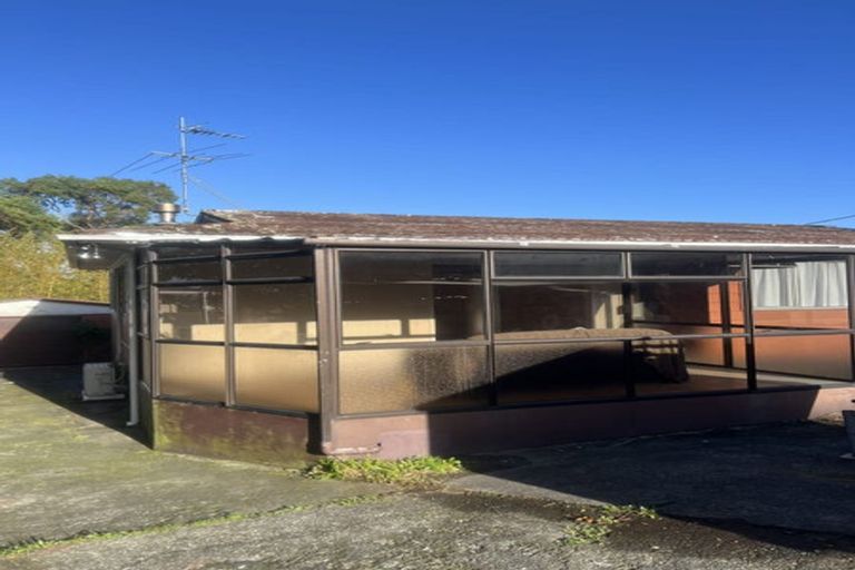 Photo of property in 26 Waimumu Road, Massey, Auckland, 0614