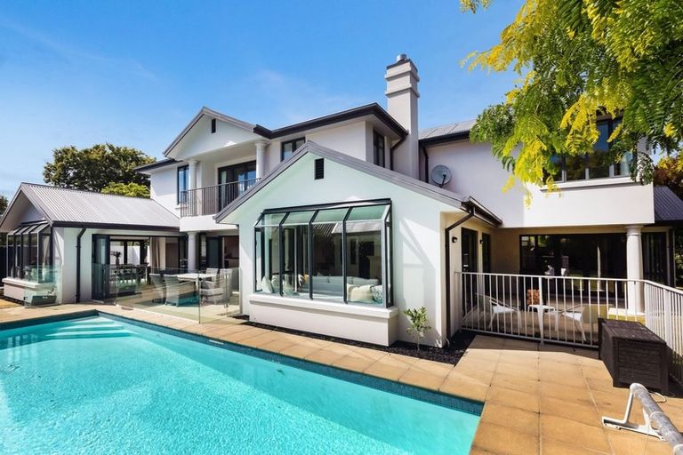 Photo of property in 16 Makora Street, Fendalton, Christchurch, 8041