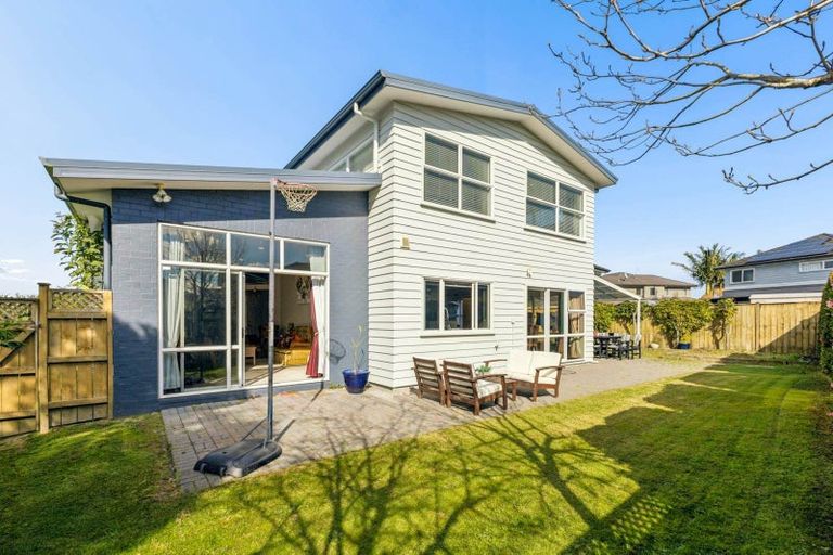 Photo of property in 39 Stranraer Crescent, Wattle Downs, Auckland, 2103