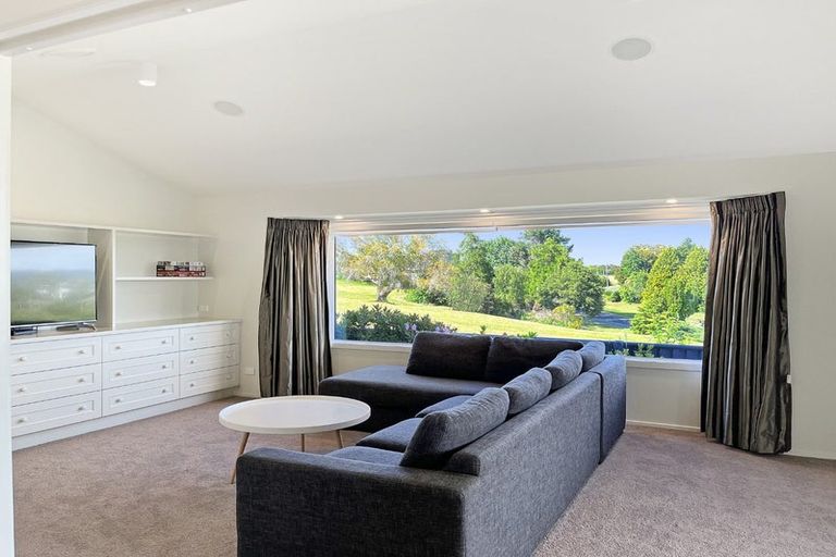 Photo of property in 5 Pukenamu Road, Rainbow Point, Taupo, 3330