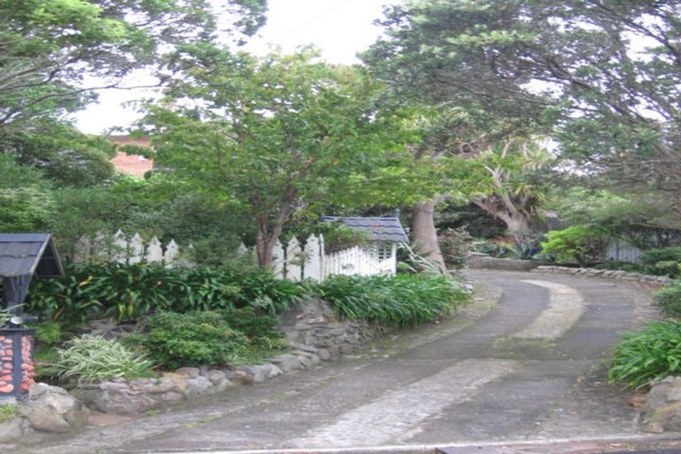 Photo of property in 26 Kinapori Terrace, Newlands, Wellington, 6037