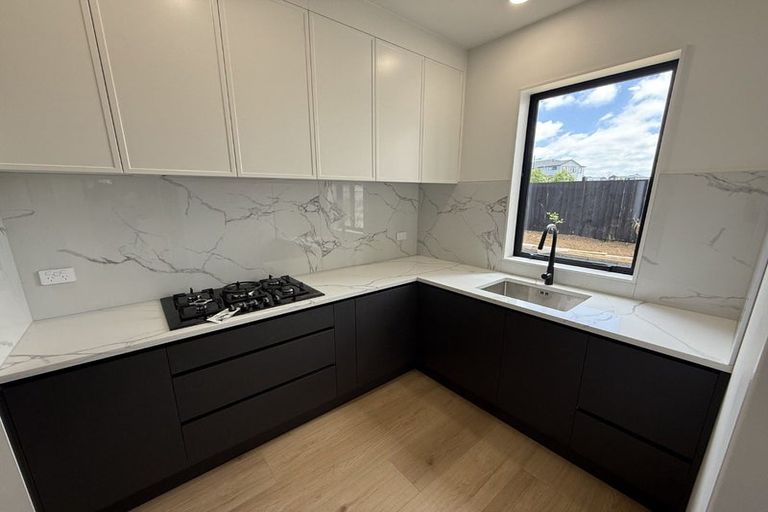 Photo of property in 21 Catalina Avenue, Rosehill, Papakura, 2113