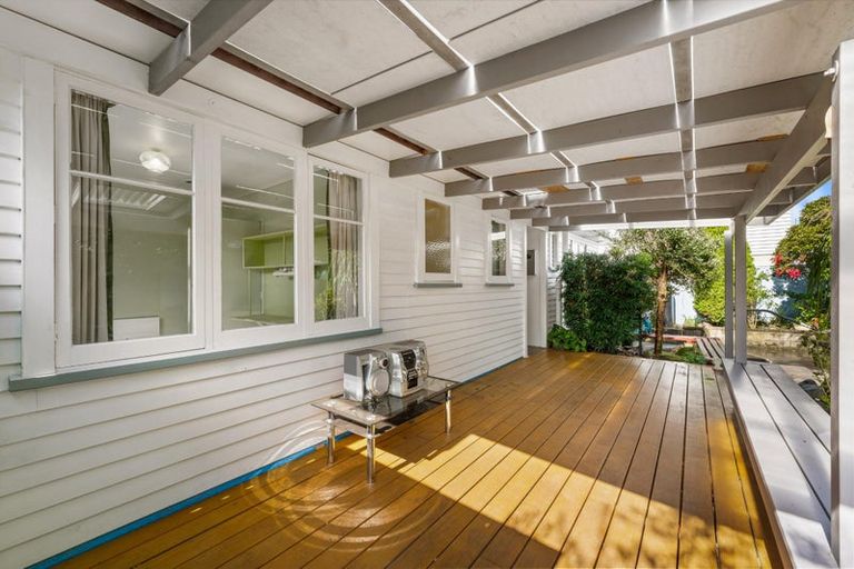 Photo of property in 25 Lowtherhurst Road, Massey, Auckland, 0614