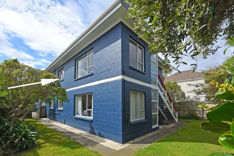 Photo of property in 8/218 Onepu Road, Lyall Bay, Wellington, 6022