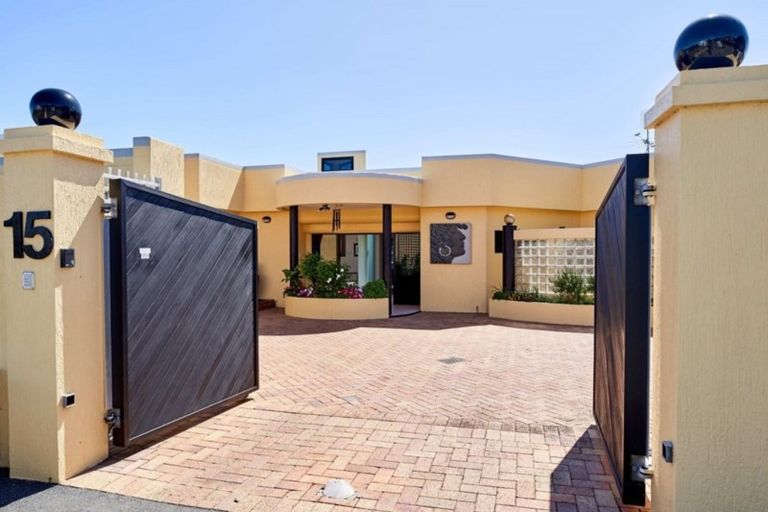 Photo of property in 15 Countess Close, Maupuia, Wellington, 6022