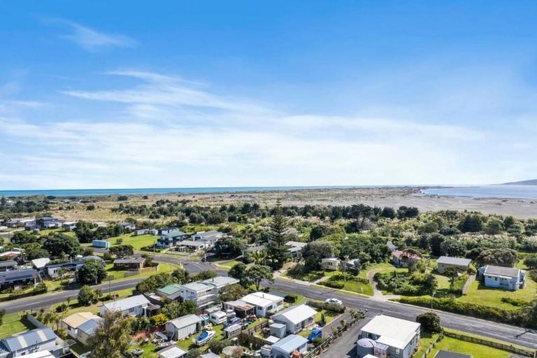 Photo of property in 130 Maunsell Road, Port Waikato, 2695