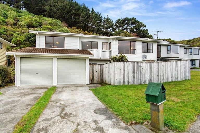 Photo of property in 49 Woodman Drive, Tawa, Wellington, 5028