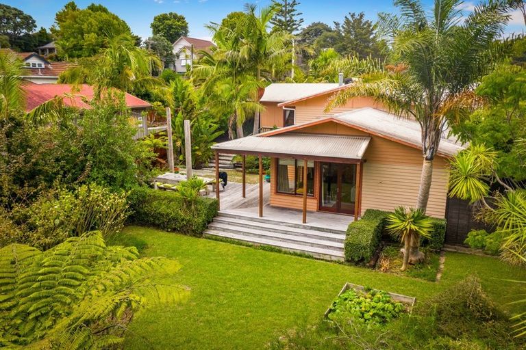 Photo of property in 31 Outlook Road, Greenhithe, Auckland, 0632