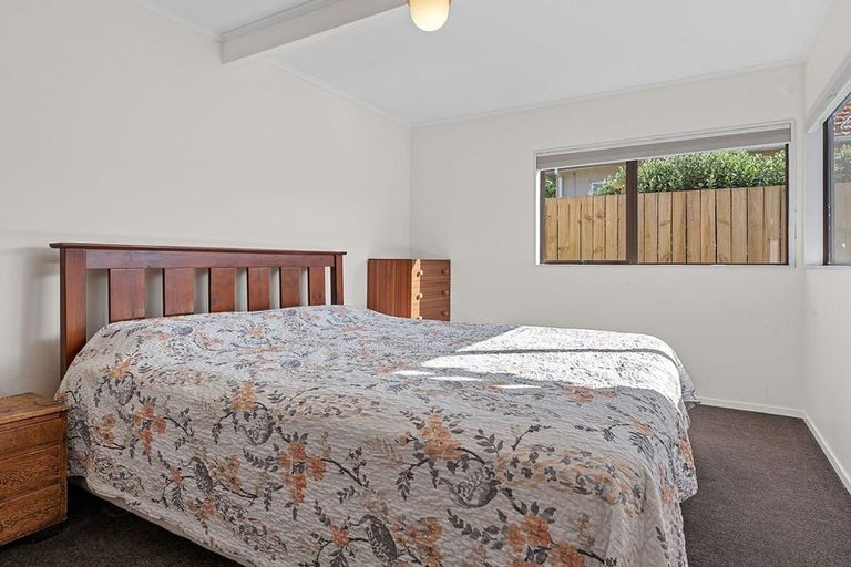 Photo of property in 2/46 Eversleigh Road, Belmont, Auckland, 0622