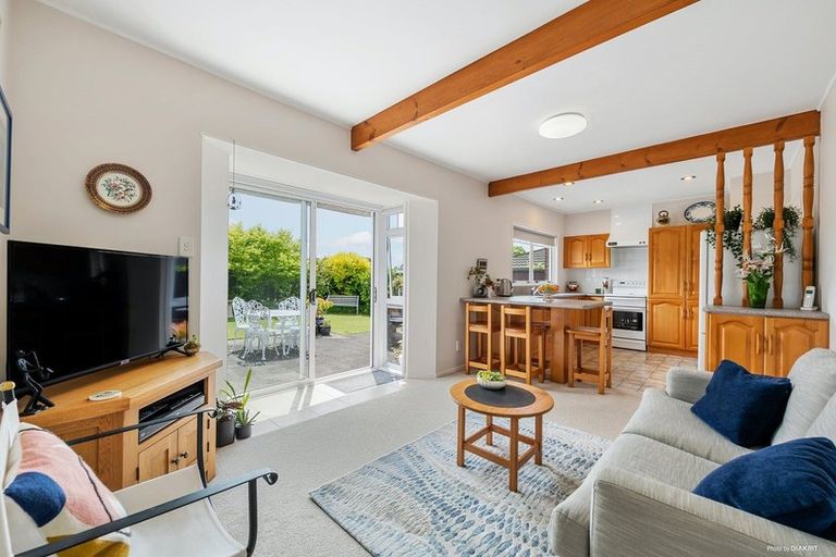 Photo of property in 10 Serrita Avenue, Sunnyhills, Auckland, 2010