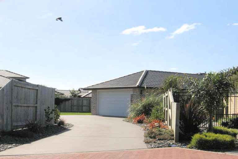 Photo of property in 18 Oreti Crescent, Papamoa Beach, Papamoa, 3118