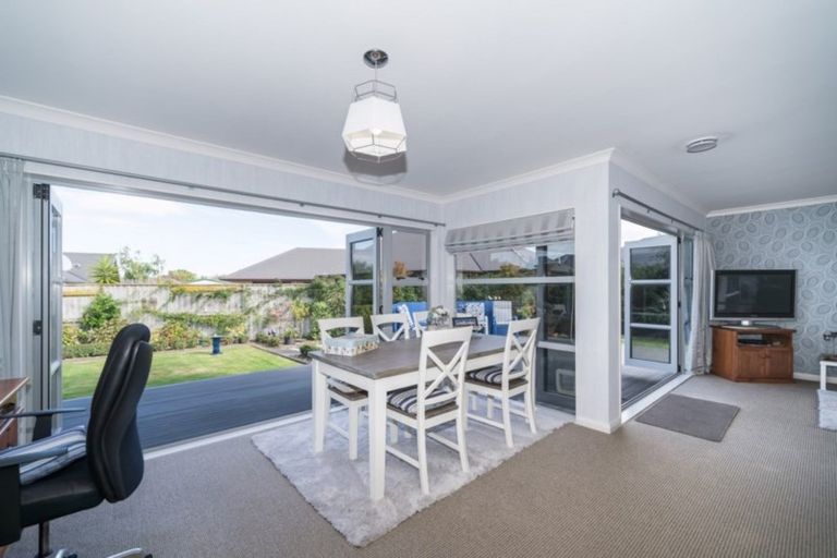 Photo of property in 3 Manhattan Court, Kelvin Grove, Palmerston North, 4414