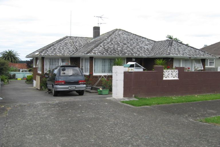 Photo of property in 13 Farnborough Crescent, Mangere, Auckland, 2022