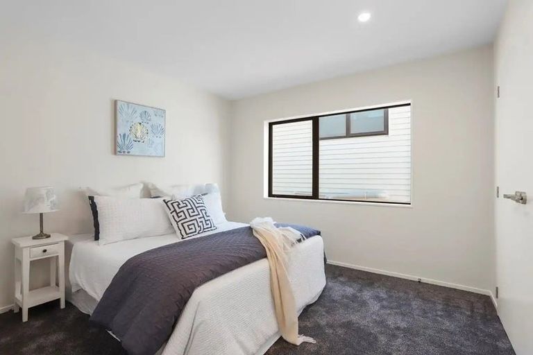 Photo of property in 29b West Harbour Drive, West Harbour, Auckland, 0618