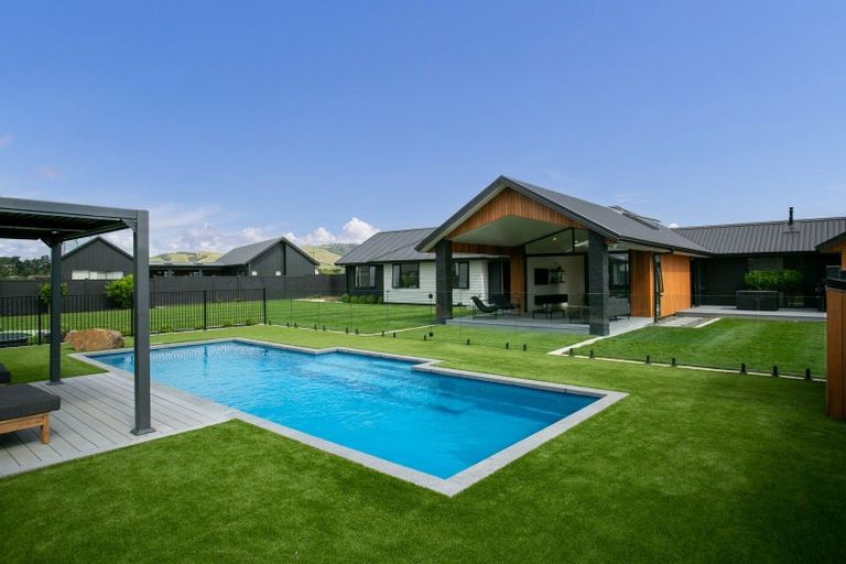 Photo of property in 83 Sunline Drive, Leamington, Cambridge, 3432