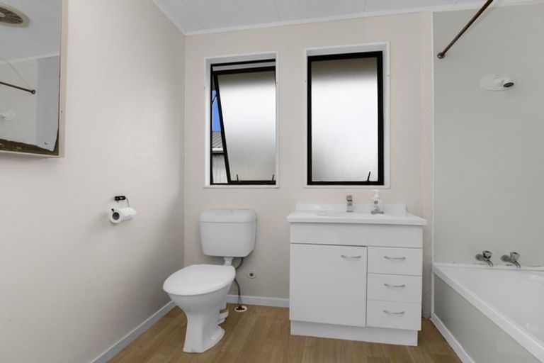 Photo of property in 2/63 Palmers Road, Clendon Park, Auckland, 2103
