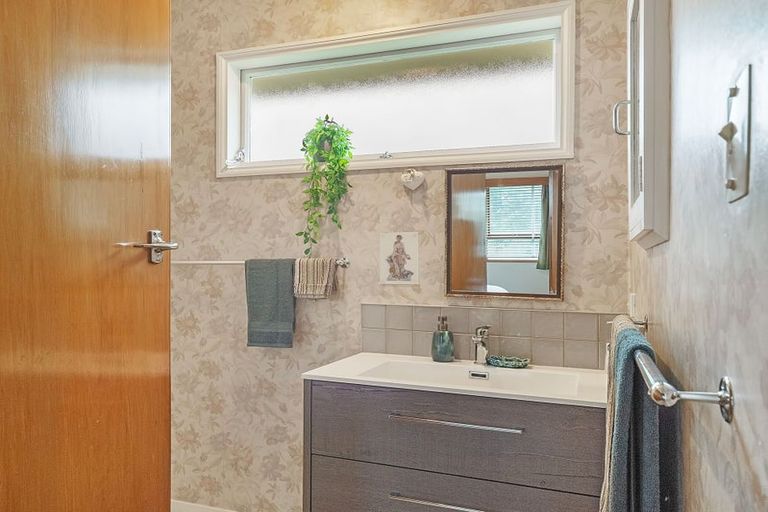 Photo of property in 12 Lomax Place, Islington, Christchurch, 8042