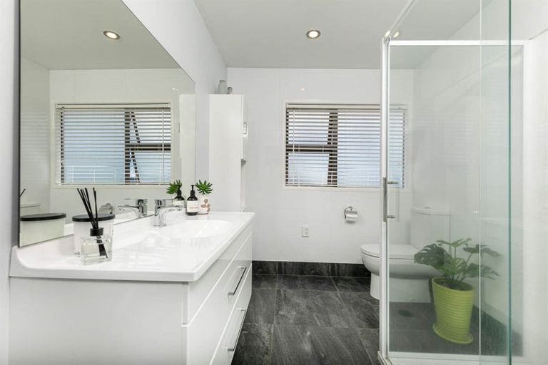 Photo of property in 59 Spence Road, Henderson, Auckland, 0612