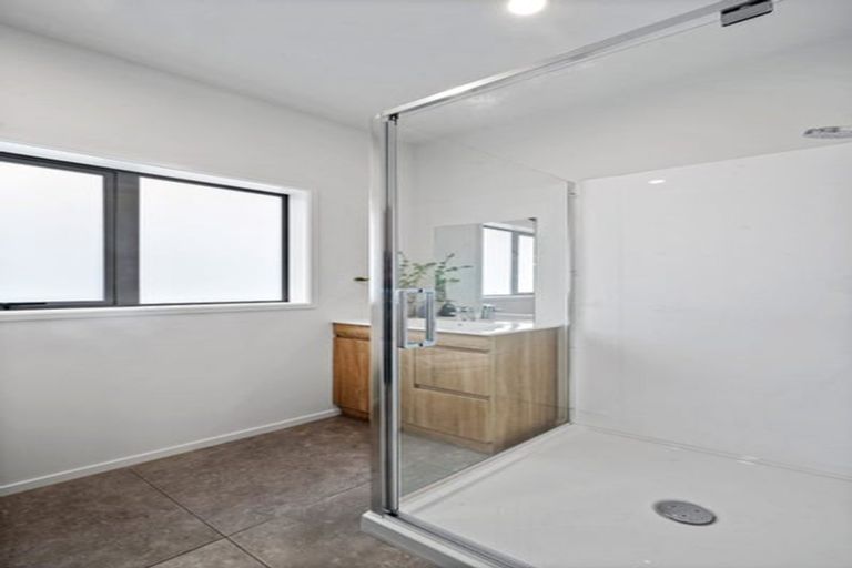 Photo of property in 41 Pohutukawa Avenue, Shelly Park, Auckland, 2014