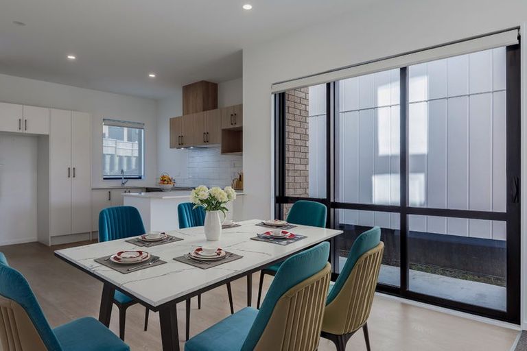 Photo of property in 14 Papai Lane, Massey, Auckland, 0614