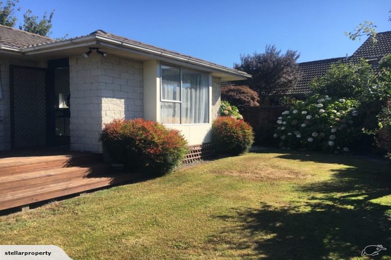Photo of property in 2/17b Prestons Road, Redwood, Christchurch, 8051