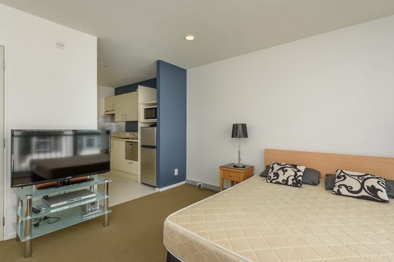 Photo of property in Terrace Heights Apartments, 2/163p The Terrace, Wellington Central, Wellington, 6011