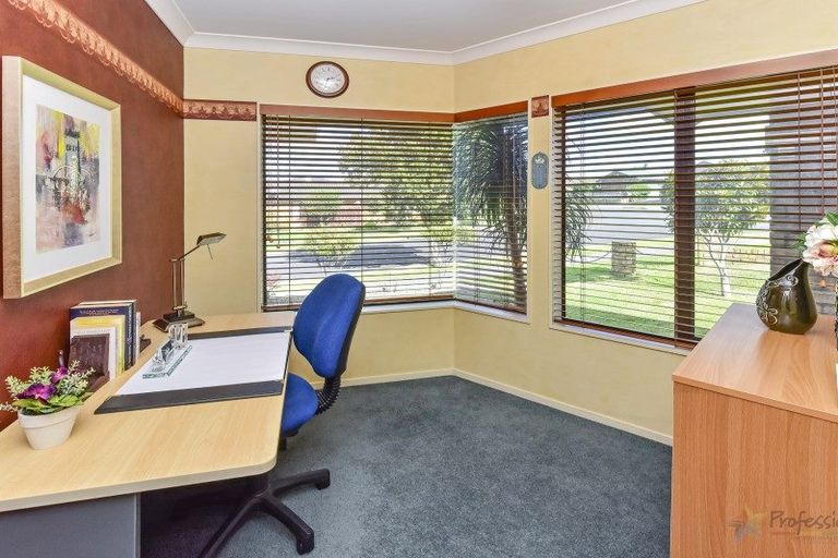 Photo of property in 30 Norm Pellow Drive, Manurewa, Auckland, 2105