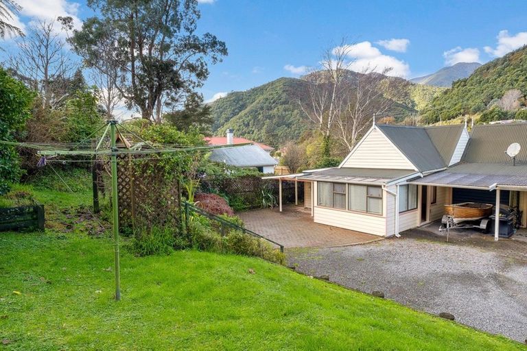 Photo of property in 43a Wairau Road, Picton, 7220