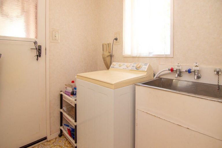 Photo of property in 28 Geraldine Crescent, Cloverlea, Palmerston North, 4412