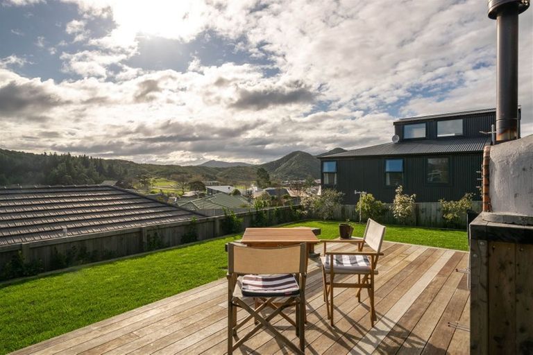 Photo of property in 112 Milton Terrace, Picton, 7220