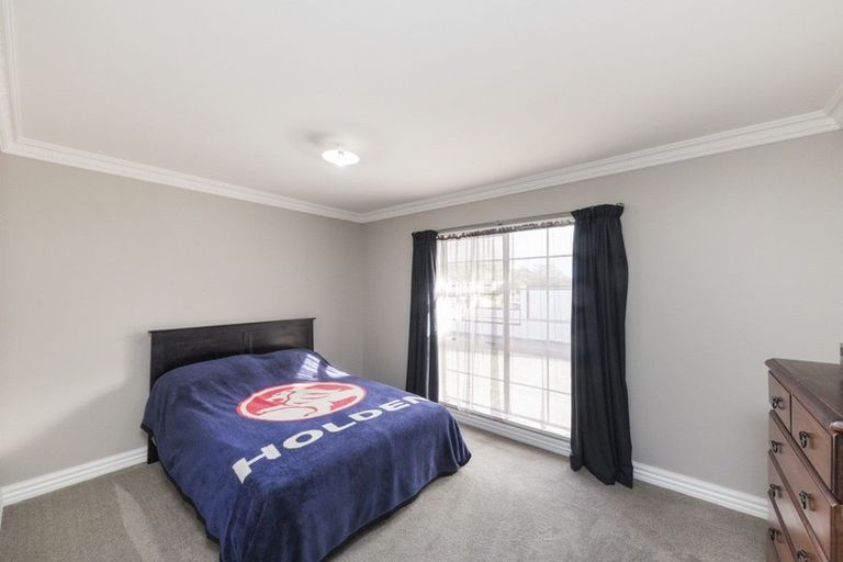 Photo of property in 6 Grange Place, Milson, Palmerston North, 4414