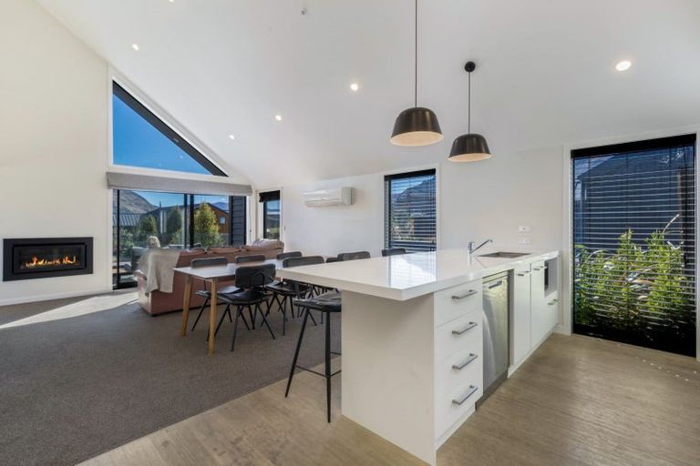 Photo of property in 8 Falconer Rise, Jacks Point, Queenstown, 9371