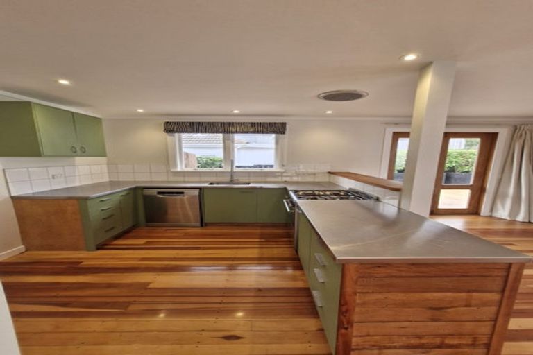 Photo of property in 1 Burrows Avenue, Karori, Wellington, 6012