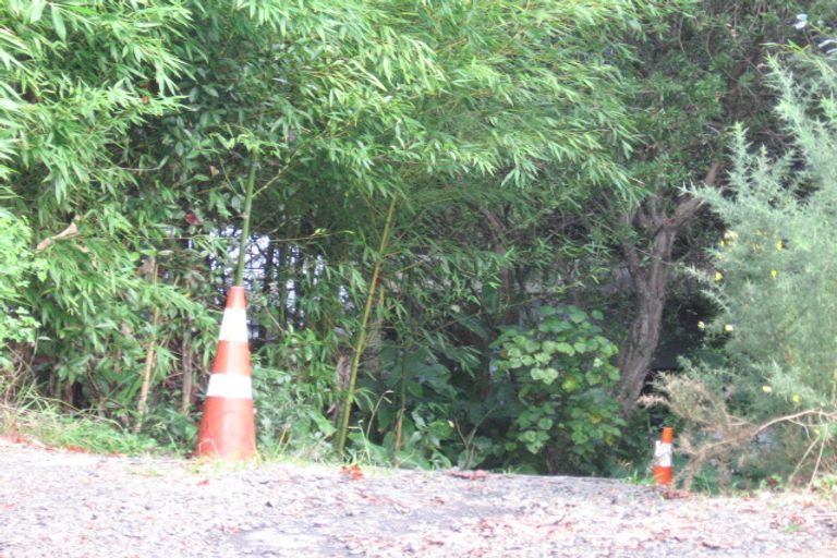 Photo of property in 4 Otitori Bay Road, Titirangi, Auckland, 0604