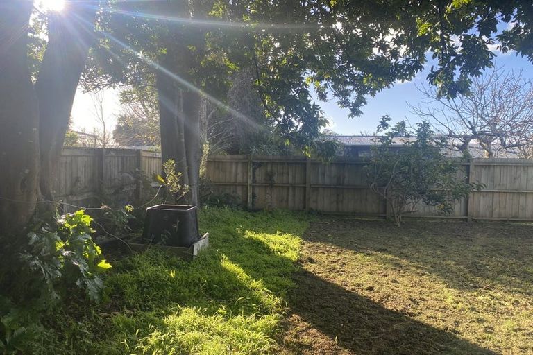 Photo of property in 51 Beach Road, Te Atatu Peninsula, Auckland, 0610