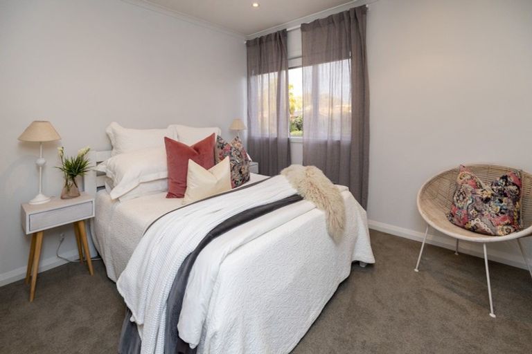 Photo of property in 42 Manor Park, Sunnyhills, Auckland, 2010