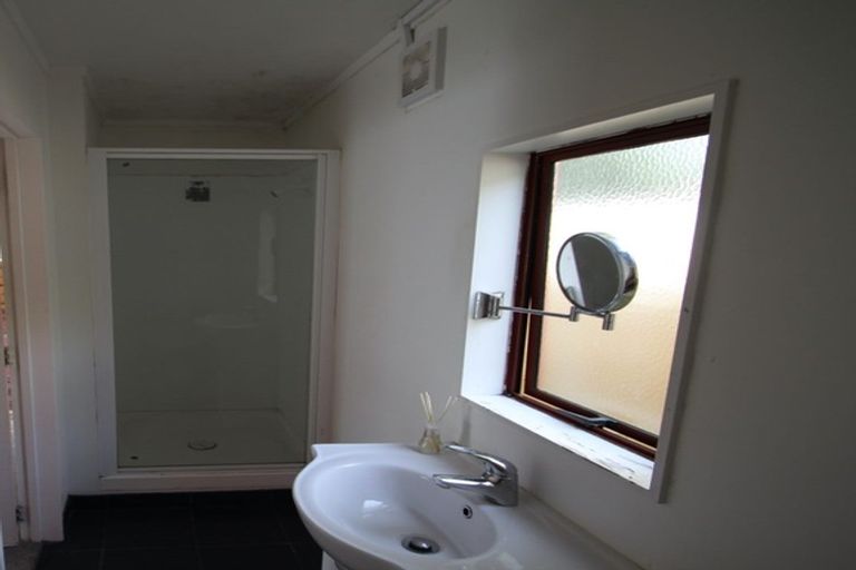 Photo of property in 28 Binsted Road, New Lynn, Auckland, 0600