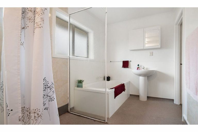 Photo of property in 60 Bournemouth Crescent, Aranui, Christchurch, 8061