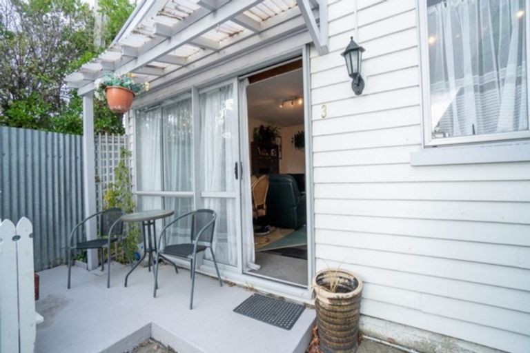 Photo of property in 330 Featherston Street, Palmerston North, 4414