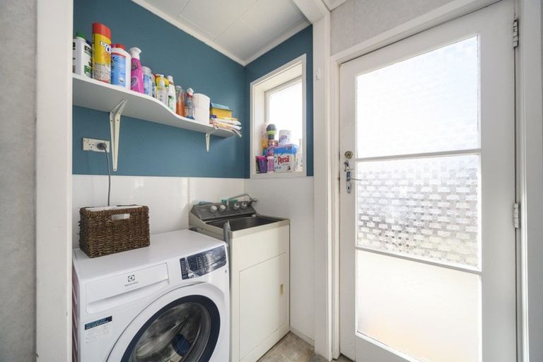 Photo of property in 33 Suzanne Grove, Kelvin Grove, Palmerston North, 4414