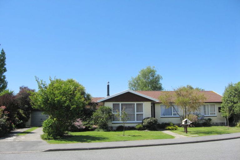 Photo of property in 7 Luxton Place, Rangiora, 7400