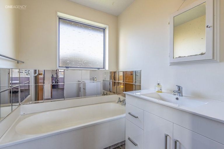 Photo of property in 9 Cornet Lane, Aranui, Christchurch, 8061