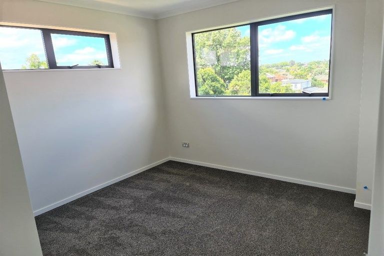 Photo of property in 12b Borrowdace Avenue, Botany Downs, Auckland, 2010