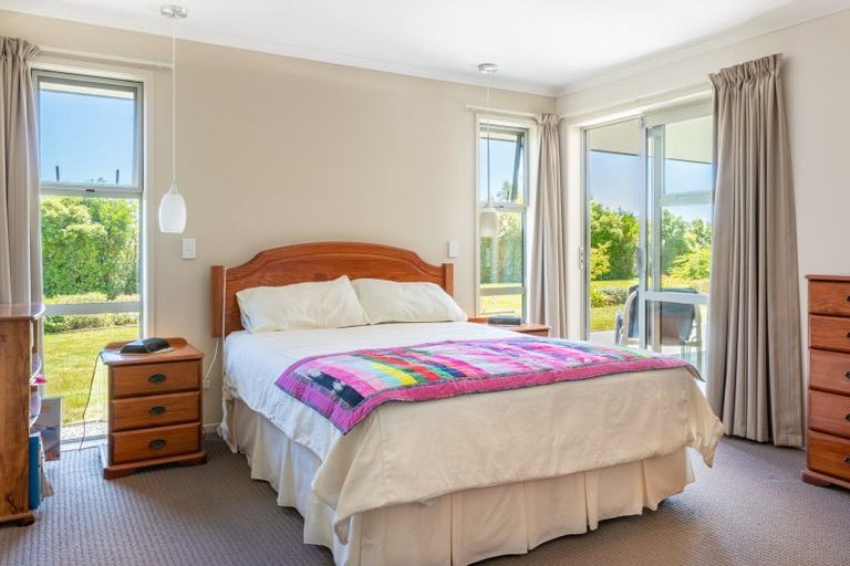 Photo of property in 33 Ketemaringi Way, Manakau, Levin, 5573
