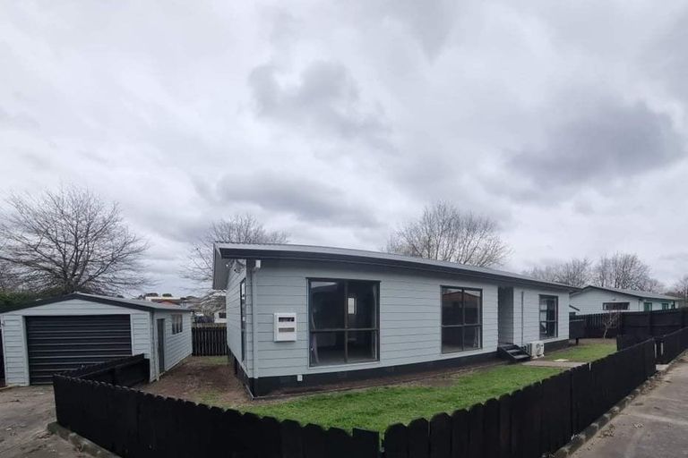 Photo of property in 1/11 Blackgate Place, Weymouth, Auckland, 2103