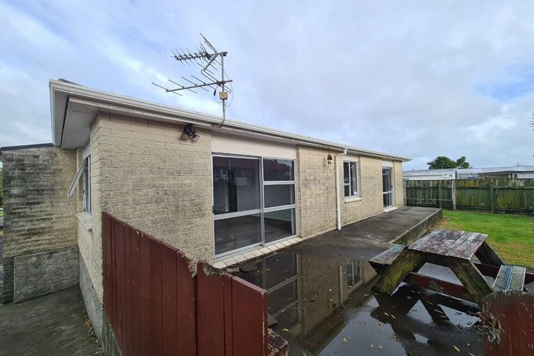 Photo of property in 94 Omata Road, Marfell, New Plymouth, 4310