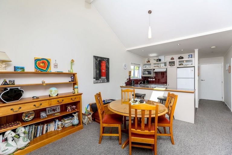 Photo of property in 2/3 Tainui Street, Welbourn, New Plymouth, 4312