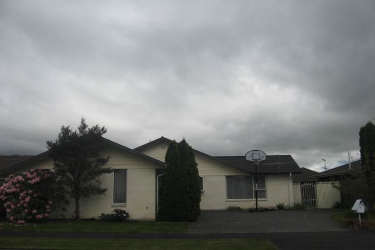 Photo of property in 10 Tivoli Place, Bishopdale, Christchurch, 8053